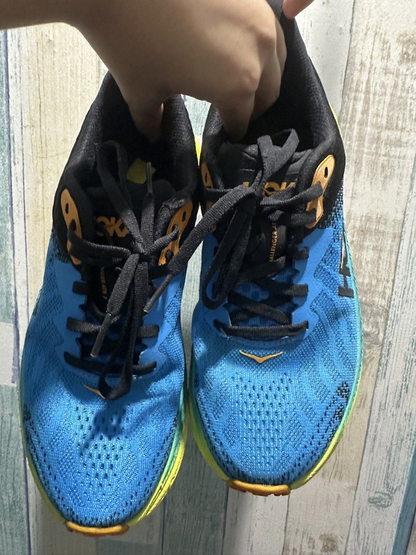 Hoka Challenger ATR 7 (Category: Sneakers) located in Makati City. Submitted by potchibiri (Listing ID 1465965468, Image 2). Description: Has cuts/stains Shoe size: US 6 JPN 23.