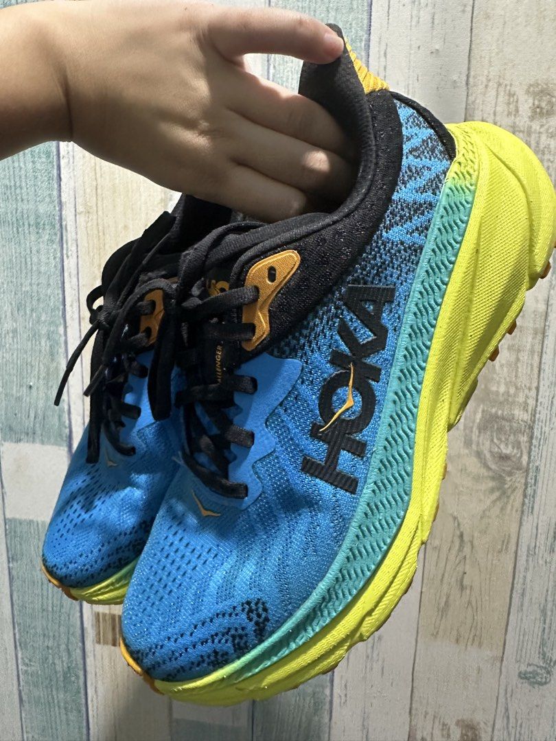 Hoka Challenger ATR 7 (Category: Sneakers) located in Makati City. Submitted by potchibiri (Listing ID 1465965468, Image 3). Description: Has cuts/stains Shoe size: US 6 JPN 23.