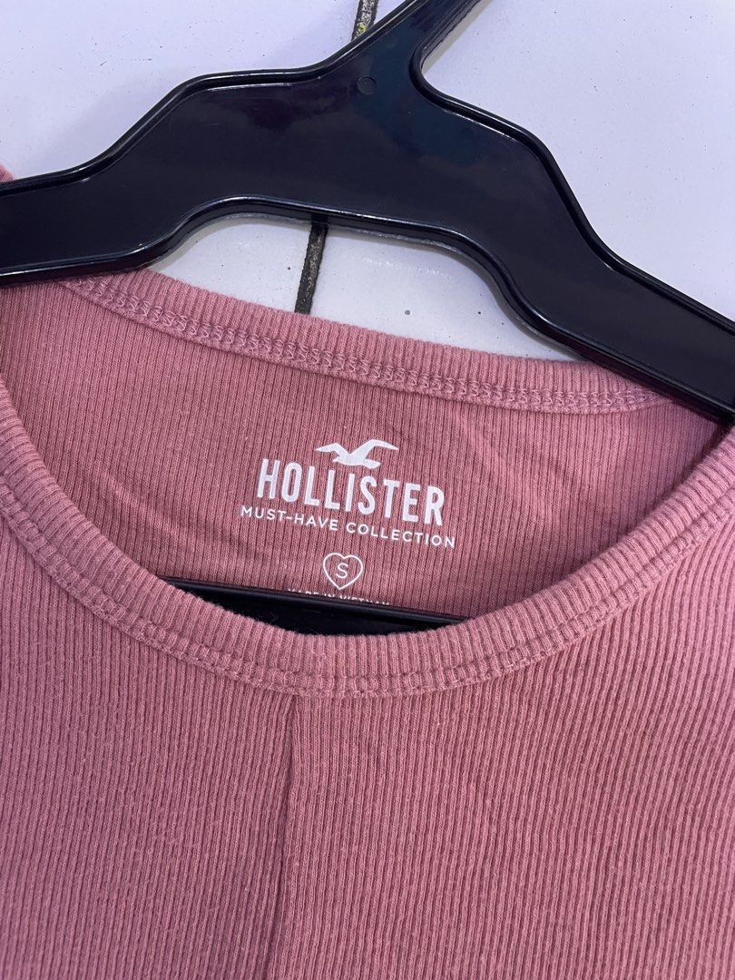 Hollister blouse (Category: Blouses) located in Lucena. Submitted by riyizthriftz (Listing ID 1465953761, Image 2). Description: Hollister Blouse Small on tag Good condition Color rate 9/10.