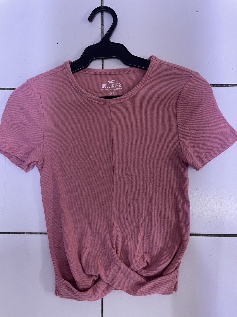 Hollister blouse (Category: Blouses) located in Lucena. Submitted by riyizthriftz (Listing ID 1465953761, Image 1). Description: Hollister Blouse Small on tag Good condition Color rate 9/10.