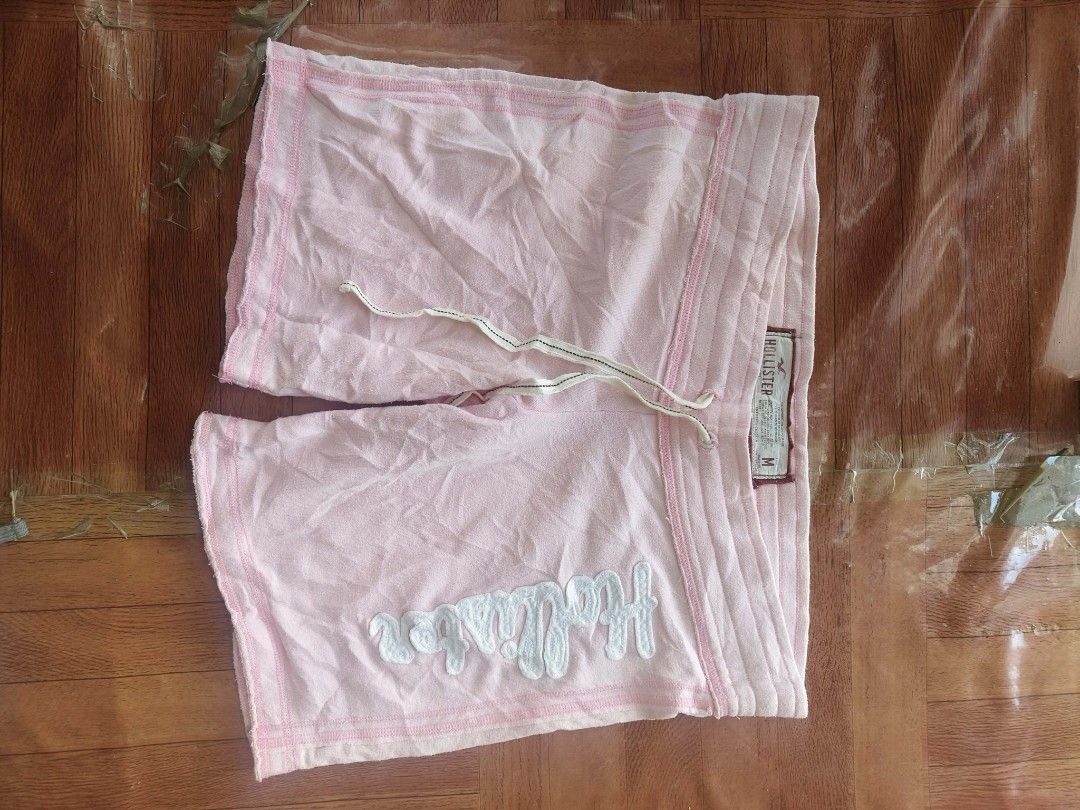 Hollister y2k short (Category: Activewear) located in Solana. Submitted by rheinespen46624 (Listing ID 1466150494, Image 1). Description: very good condition.