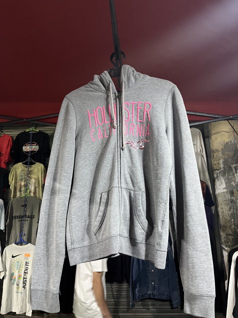 Hollister zip up wemens (Category: Coats, Jackets and Outerwear) located in Manila. Submitted by markvince45293 (Listing ID 1466046584, Image 1). Description: 500 free ship W-19 L-25 .