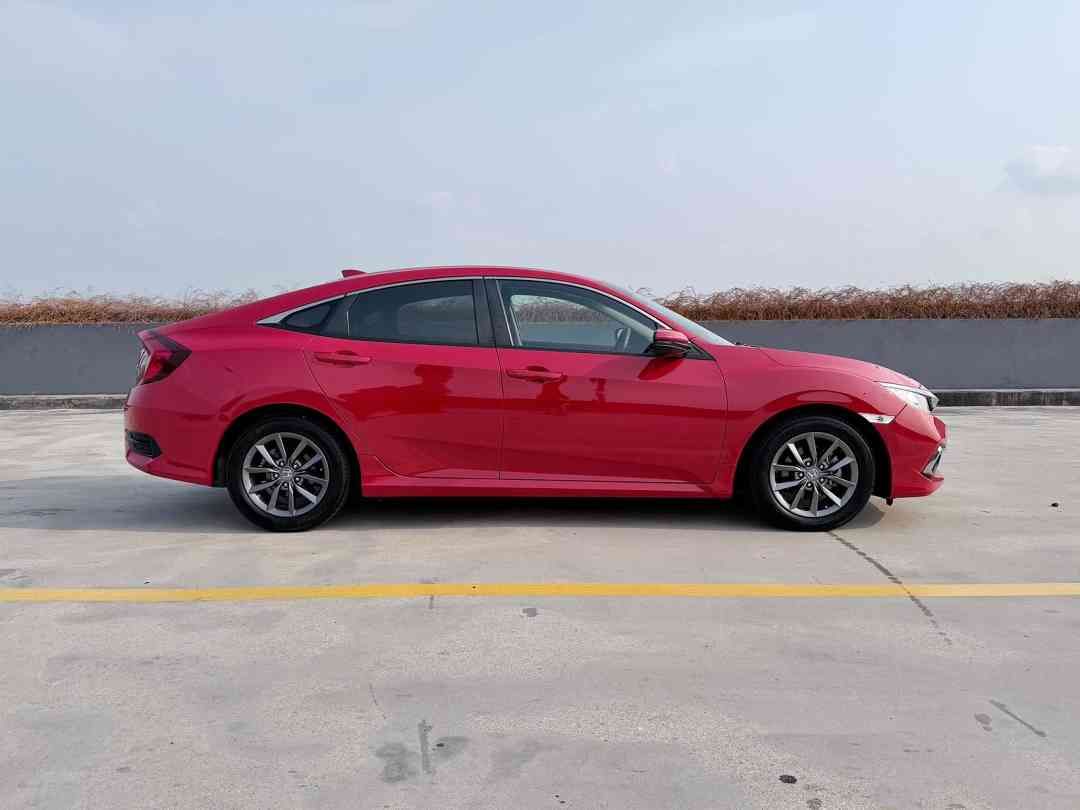 Honda Civic 1.6 i-VTEC (A) (Category: Used Cars) located in Singapore. Submitted by cartimesautomobile (Listing ID 1466043900, Image 3). Description: Each vehicle in our certified pre-owned collection undergoes a full 120-point mechanical inspection and complete cosmetic refresh so you can drive away with total confidence. Extended warranty plans running right up to the end of COE is available too! Reach out to our friendly advisors to book your 