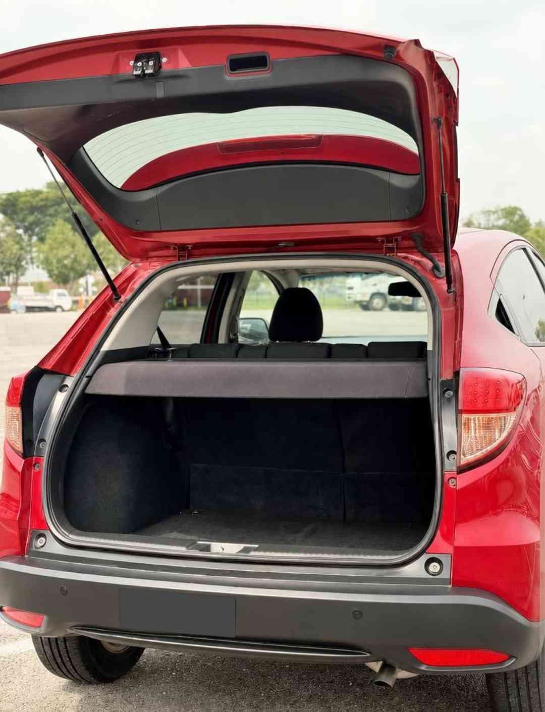 Honda Vezel 1.5 X (A) (Category: Used Cars) located in Singapore. Submitted by carousell_certified_partners (Listing ID 1466042715, Image 3). Description: Lifetime Engine Warranty provided for your peace of mind! Previous owner was a retired businessman, with the car meticulously cared for. Immaculate pristine condition inside out, with no undercarriage noise. Engine and gearbox perform flawlessly and smooth!Drive&Go unit. All trade-ins welcome. 