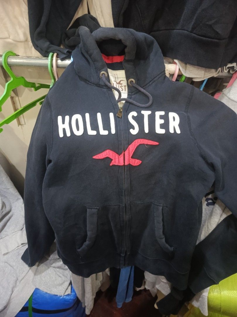 Hoodie Hollister (Category: Hoodies) located in City of Isabela. Submitted by warmbird.d06e6f (Listing ID 1466043125, Image 3). Description: .