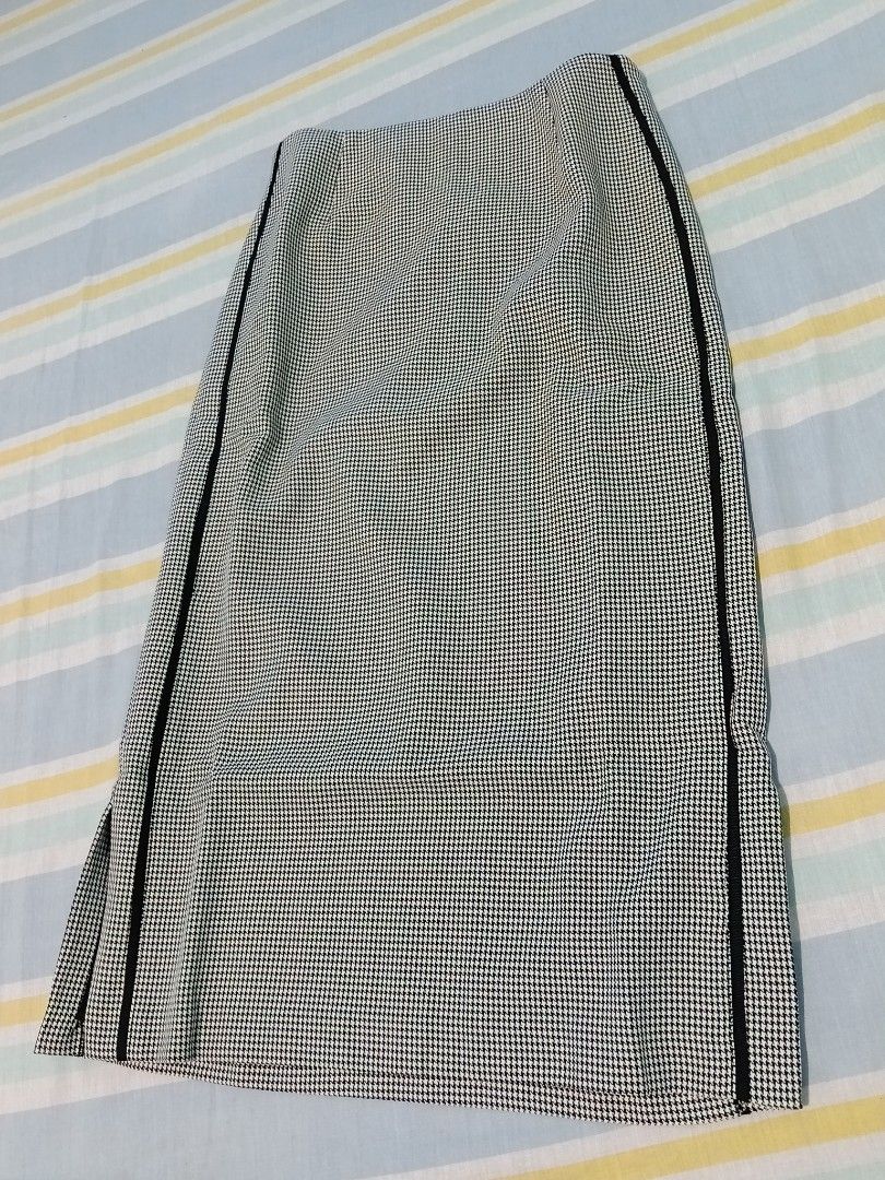 Houndstooth Midi Skirt with Side Stripe and Split (Category: Skirts) located in Aroroy. Submitted by new_annette (Listing ID 1465984385, Image 1). Description: - Style: Classic black and white houndstooth midi skirt with straight cut - Details: Black vertical ribbon stripes on both sides and a subtle hem slit - Fit & Comfort: High-waisted with a stretch-friendly elastic back panel and side zipper closure - Condition: Excellent, clean with no stai