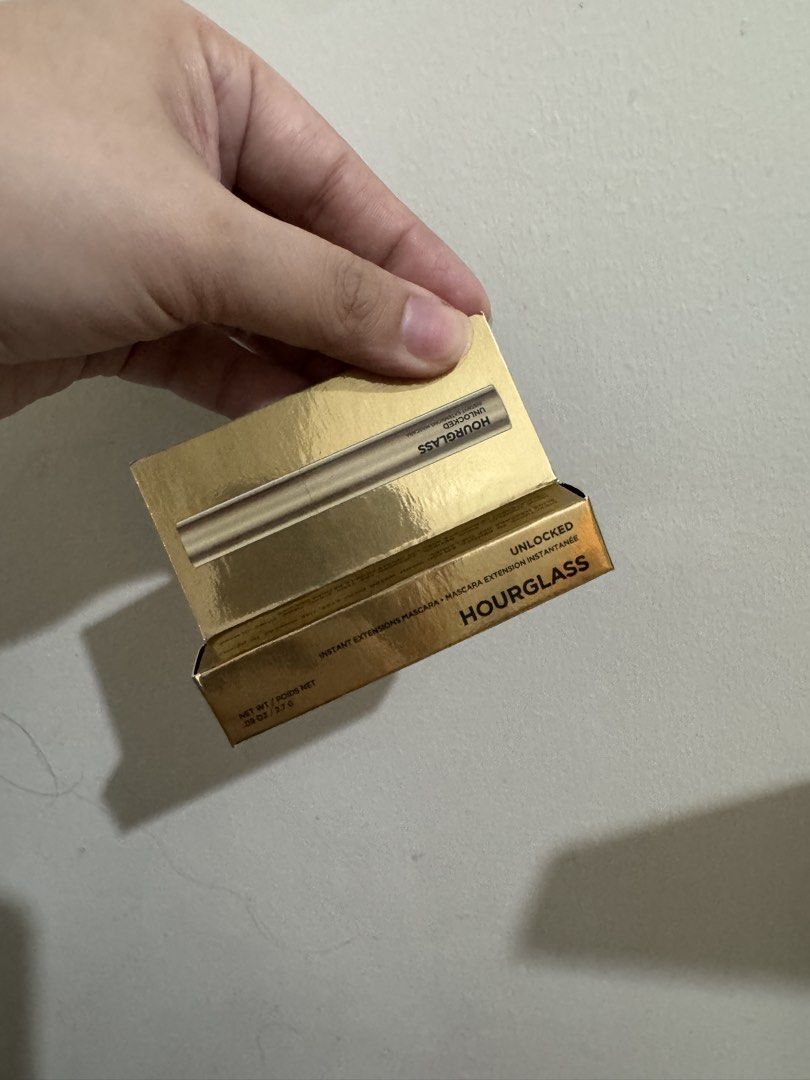 11.11 SALE! Hourglass Unlocked Intense Extensions Mascara Deluxe (Category: Makeup) located in Pasig City. Submitted by heijeul (Listing ID 1466101385, Image 1). Description: - Brand: Hourglass - Product: Unlocked Intense Extensions Mascara Deluxe - Shade: Ultra Black - Size: 2.7g / 0.09 oz - Condition: Brand new in gold box - Features: Instant lash extension effect, high-end travel/deluxe size.