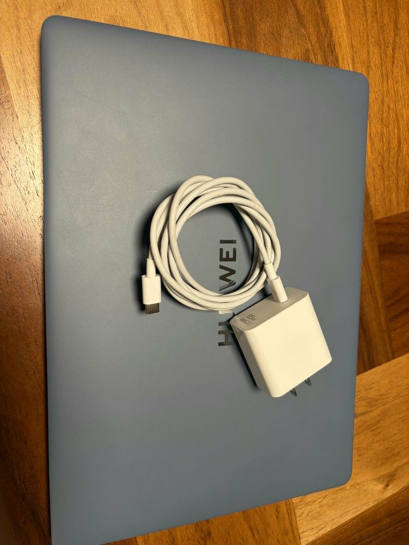 Huawei Matebook X Pro 2024 (Category: Laptops & Notebooks) located in Makati City. Submitted by zeether_081523 (Listing ID 1466126334, Image 2). Description: Model: HUAWEI MateBook X Pro Original Price: Php 129,999 Display: 14.2-inch Touchscreen Resolution: 3120 × 2080 Operating System: Windows 11 Home Processor (CPU): Intel® Core™ Ultra 9 Processor 185H (Series 1) RAM: 32 GB Storage: 2 TB NVMe PCIe SSD Condition: Gently used with minor signs of 