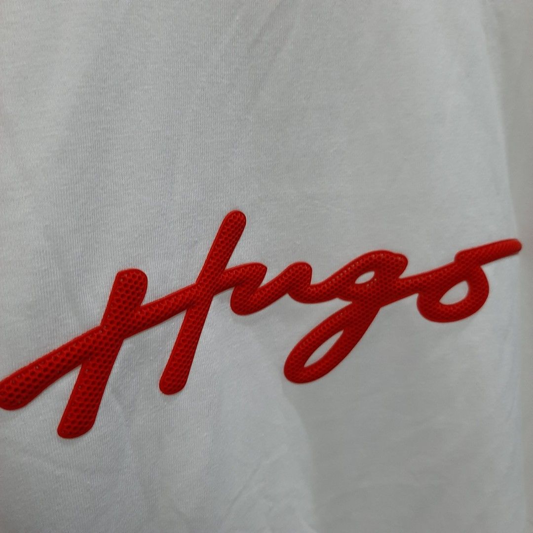 HUGO BOSS RUBBERIZE LOGO (Category: Tshirts & Polo Shirts ) located in San Carlos. Submitted by denzel999 (Listing ID 1466102534, Image 3). Description: Xlarge likenew.