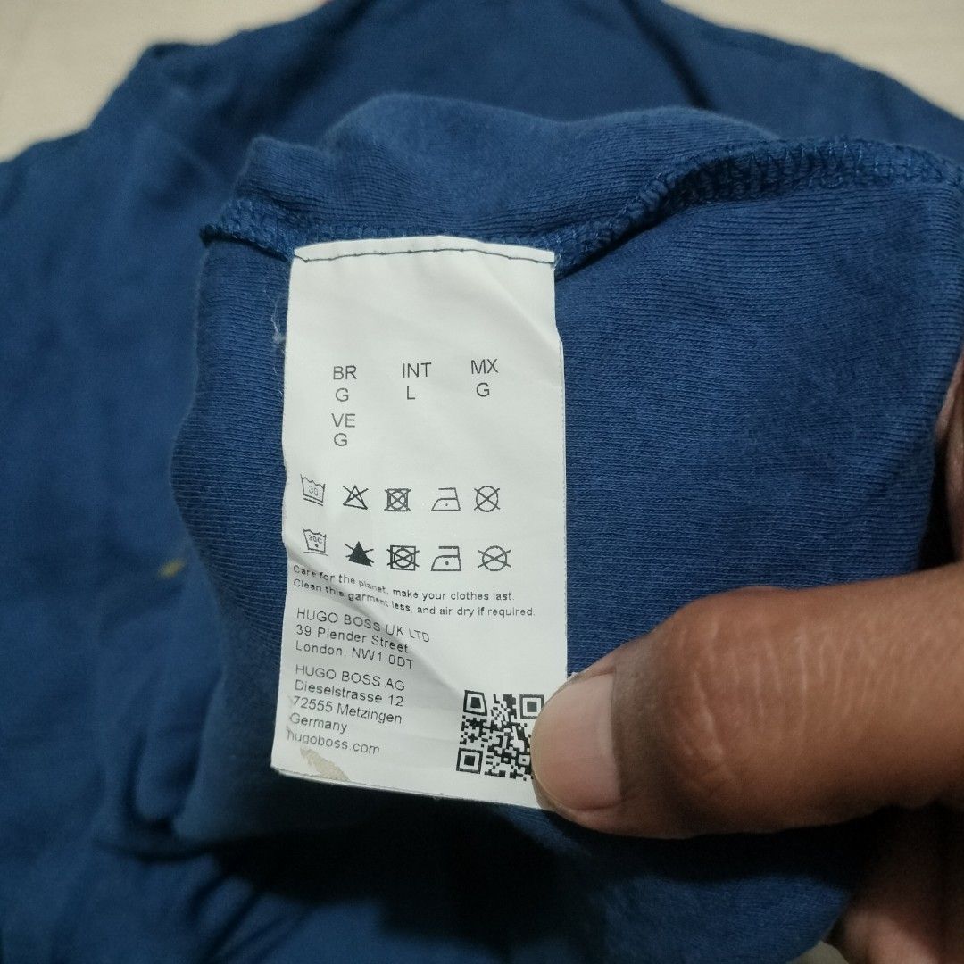 HUGO BOSS SHIRT (Category: Tshirts & Polo Shirts ) located in Sariaya. Submitted by social_animalz (Listing ID 1466121380, Image 3). Description: 24 x 27.5 with crack sa hugo sa may hem shipping fee is not included.