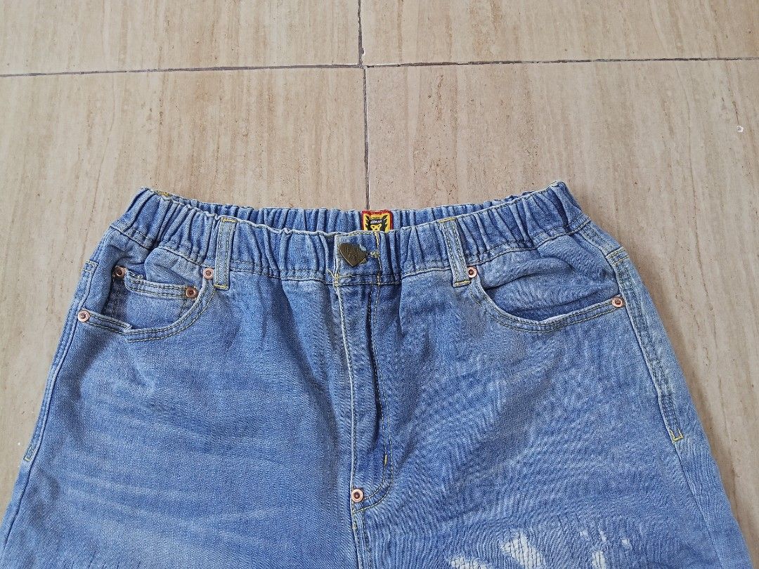 Human made Denim Garterized short (Category: Shorts) located in Glan. Submitted by cpaharodde48008 (Listing ID 1465984177, Image 3). Description: -Human made Denim Garterized short - 4 Pocket - In Very good condition - size Large - Width - 30-34 - Length - 21 - Color rate 9.5/10.