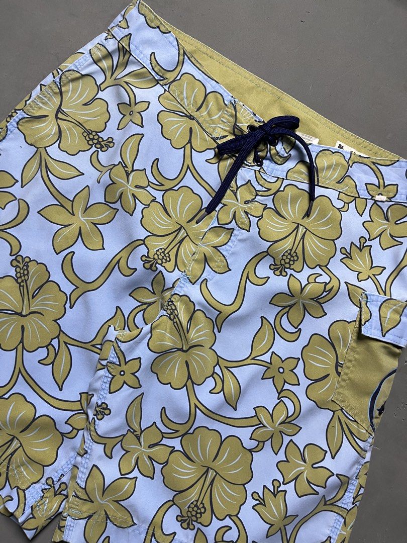 HURLEY BOARDSHORT (Category: Shorts) located in Quezon City. Submitted by kentstuff (Listing ID 1466077474, Image 2). Description: HURLEY BOARDSHORT Waist: 36 Length: 22 Leg opening: 13 Condition: Excellent CR: 9/10 Issue: ❌ DISCLAIMER: This is a thrifted item. All brands, logos, and trademarks belong to their rightful owners. We’re here to rehome great pieces — no brand affiliation intended.
