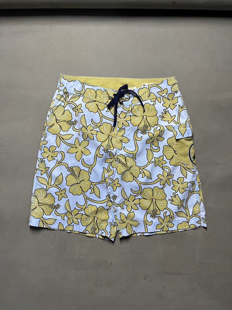 HURLEY BOARDSHORT (Category: Shorts) located in Quezon City. Submitted by kentstuff (Listing ID 1466077474, Image 1). Description: HURLEY BOARDSHORT Waist: 36 Length: 22 Leg opening: 13 Condition: Excellent CR: 9/10 Issue: ❌ DISCLAIMER: This is a thrifted item. All brands, logos, and trademarks belong to their rightful owners. We’re here to rehome great pieces — no brand affiliation intended.