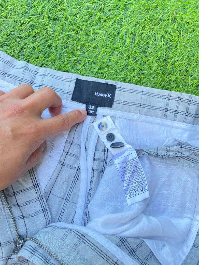 Hurley Mens Short (Category: Shorts) located in Bacolod City. Submitted by belleza_030299 (Listing ID 1465963366, Image 3). Description: As new Condition No issue 32 on tag fit 34 crispy good condi.