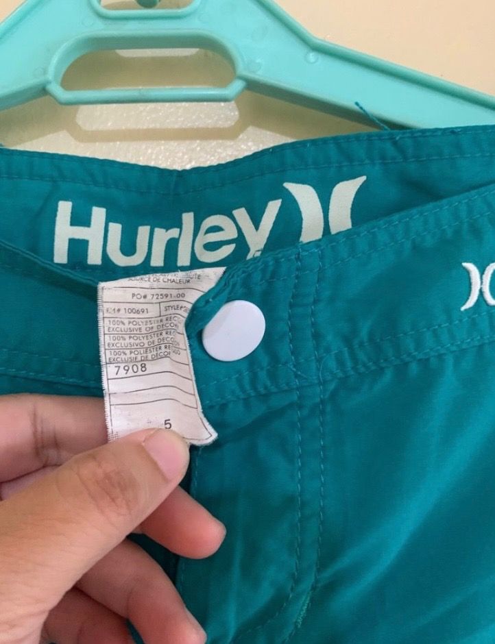 Hurley Short Unisex (Category: Shorts) located in Valenzuela. Submitted by clickandshoppreloved (Listing ID 1466031733, Image 3). Description: Hurley Short Unisex Onhand, Original Waist : 32in Height: 16.5 Color : SkyBlue (Excellent Condition, Good As New).