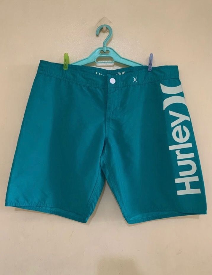 Hurley Short Unisex (Category: Shorts) located in Valenzuela. Submitted by clickandshoppreloved (Listing ID 1466031733, Image 1). Description: Hurley Short Unisex Onhand, Original Waist : 32in Height: 16.5 Color : SkyBlue (Excellent Condition, Good As New).