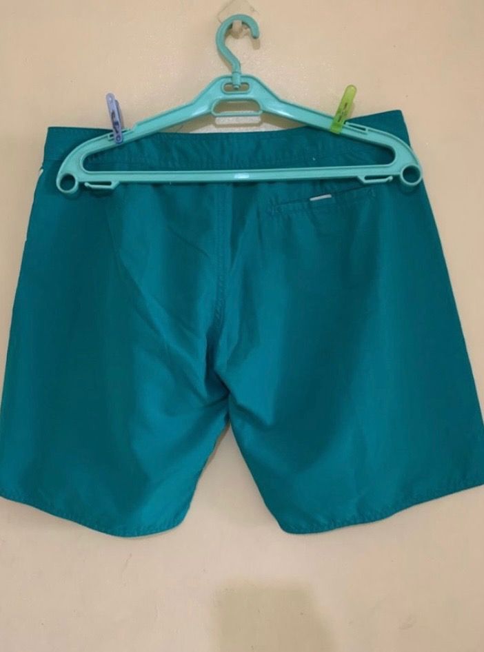 Hurley Short Unisex (Category: Shorts) located in Valenzuela. Submitted by clickandshoppreloved (Listing ID 1466031733, Image 2). Description: Hurley Short Unisex Onhand, Original Waist : 32in Height: 16.5 Color : SkyBlue (Excellent Condition, Good As New).