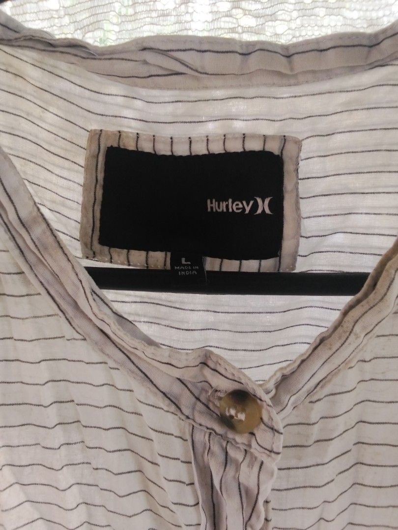 Hurley Striped Button-Front Sleeveless Tank Top (Category: Sleeveless) located in Alaminos. Submitted by dangpreloved01 (Listing ID 1465963320, Image 2). Description: ang flaws lng po my dumi labhan lng free n po .