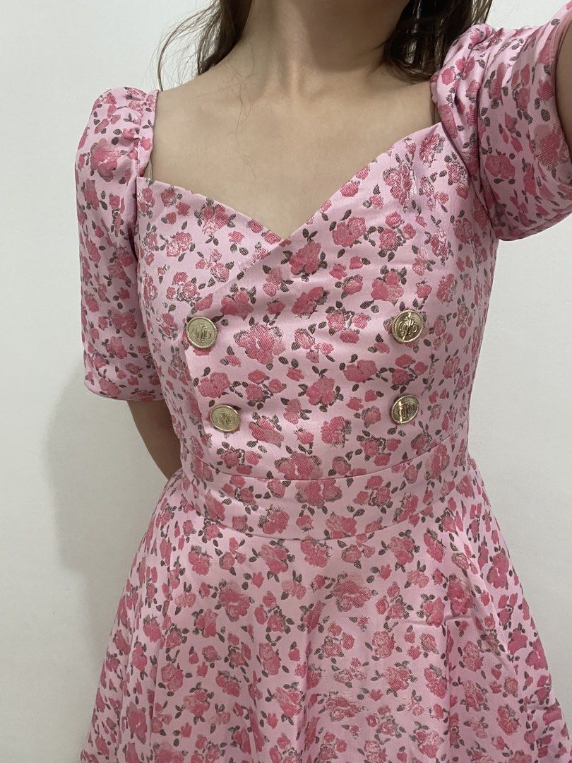 Insignia de Manila Dress (Category: Dresses) located in Angono. Submitted by chachiron_ (Listing ID 1466071997, Image 3). Description: IDM Like new Size: B: 32-34 W: 24-26 L: 47 XS body frame No haggling, lp is 3k po Lalamove delivery less 100 pesos.