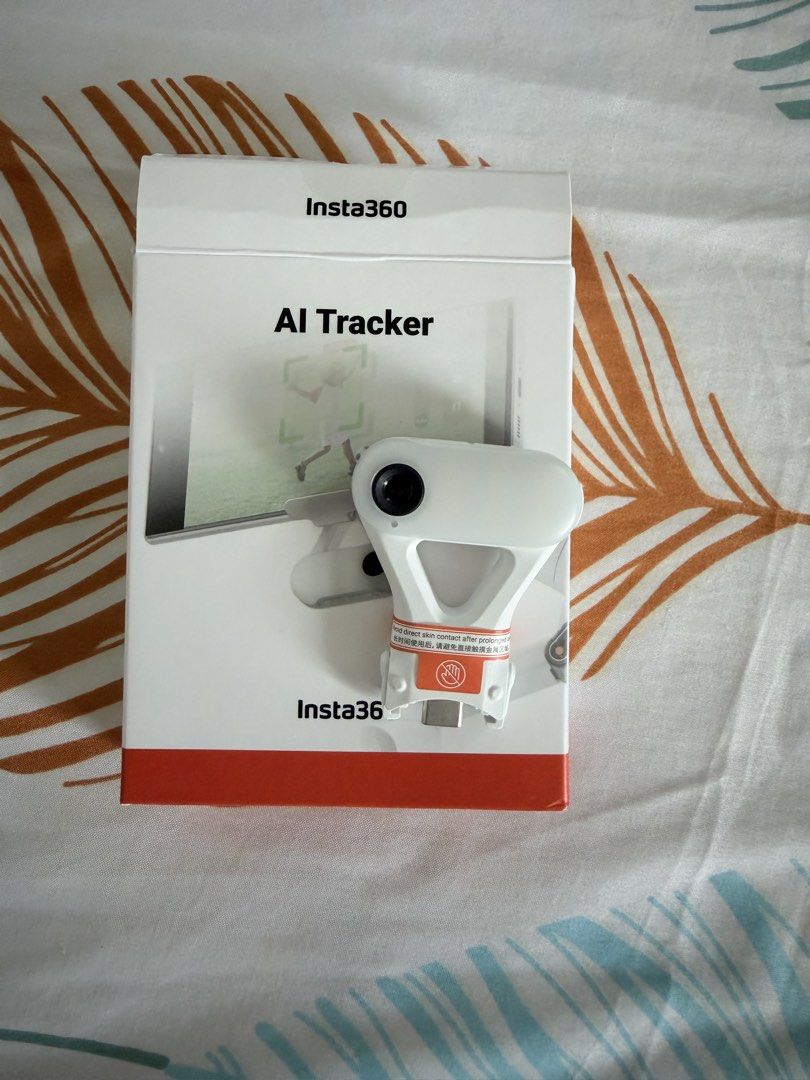Insta360 AI Tracker (Category: Cameras) located in Quezon City. Submitted by aleeeexisssss (Listing ID 1465991905, Image 2). Description: - Authentic Insta360 AI Tracker in clean white - Enables smart shooting and auto-tracking for your device - Direct USB-C plug-and-play connection - Comes complete with the original retail box - Unboxed only for photography, in pristine condition - Perfect for content creators and vloggers - Never used.
