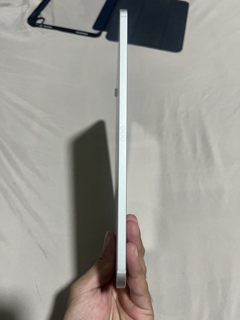 iPad 10th gen 64gb + cellular (Category: iPad) located in Bulacan. Submitted by francine.5 (Listing ID 1465958989, Image 3). Description: -ipad 10th gen 64 gb + cellular -with box & charger -rfs hindi na masyado nagagamit 💸 negotiable 📍SJDM Bulacan & QC meetup.