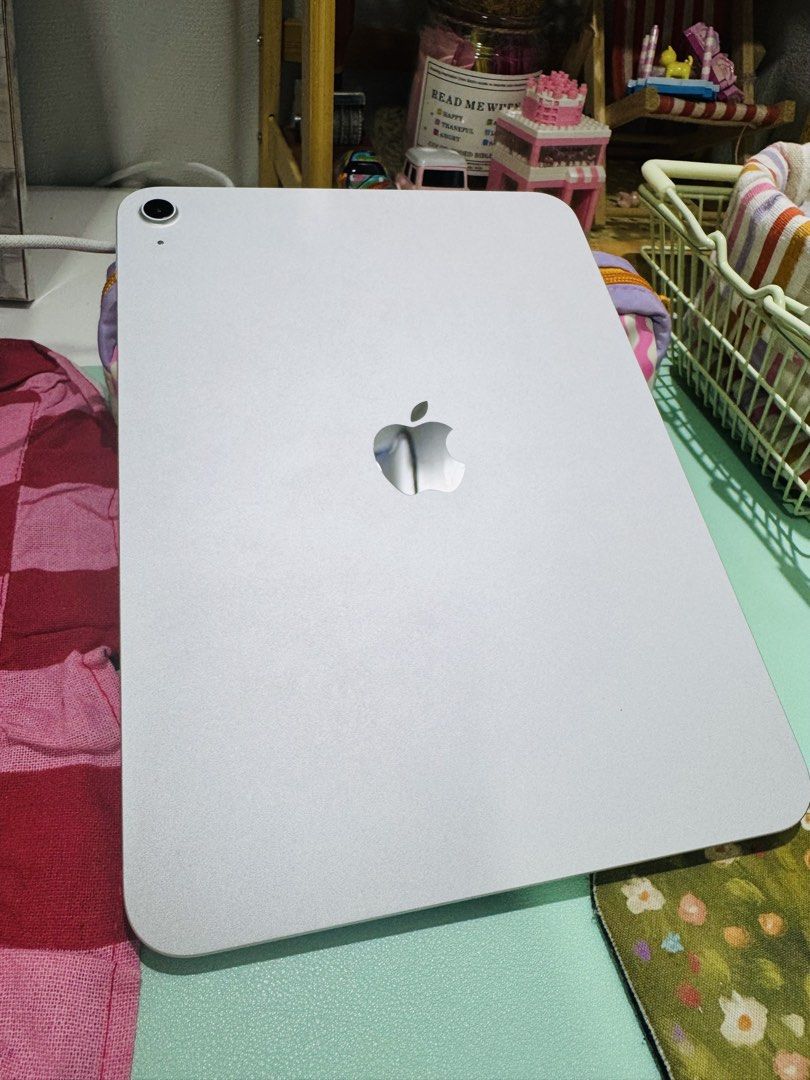 iPad 11th Gen A16 128gb Silver 🩶✨ (Category: iPad) located in Valenzuela. Submitted by aasprelovedcorner (Listing ID 1466133218, Image 2). Description: 97% Battery Health 🔋 Only 80 Cycle Count Smooth condition No repair history No dents, no issues & fully functional 🍎 Inclusions: unit, tempered, pencil, replacement charging cable 📍 Valenzuela City (Meet-up only) 📩 PM for sure buyers .