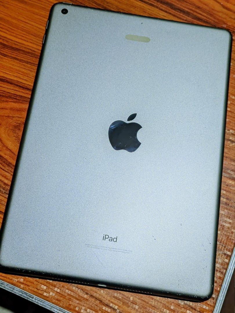 Ipad 6th Generation 128gb Wifi Used Only (Category: iPad) located in Las Pinas. Submitted by tinecy.11 (Listing ID 1466151659, Image 3). Description: for sale ipad 6th generation (ios 17.7.1) WIFI USED ONLY • updated version • nakakahabol sa mga latest apps • can play games (ml, roblox etc) • good quality camera (both malinaw) issue condition lang is fingerprint not working' pero stable padin ang home button. inclusion: unit and cord (usb-iphone)
