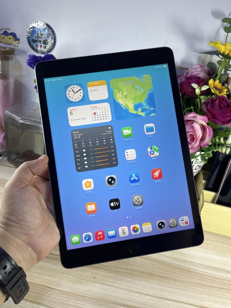 Ipad 9th Gen 256gb wifi used (Category: iPad) located in Quezon City. Submitted by lhensdcruz0626 (Listing ID 1465980446, Image 2). Description: Wow merun na po tayong Stocks Sa mga nagaabang po ng IPAD merun na po Ipad 9th Generation 256gb Wifi used only No issue no issue With dent only matatakpan ng case 2nd hand with 1 week warranty Inclusion: FREE CHARGER SUPER BIG SALE!!! ₱13,899.