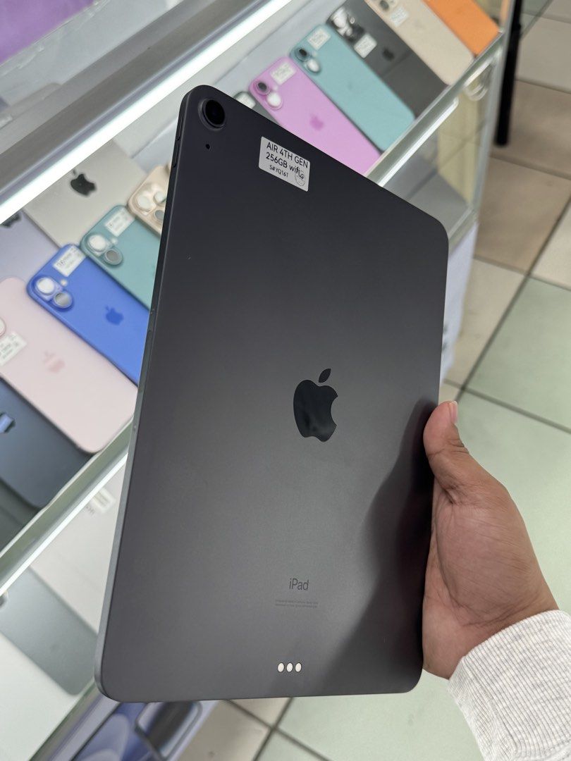 iPad Air 4th Gen 256GB WIFI (Category: iPad) located in Manila. Submitted by ram-gadget-shop (Listing ID 1465977862, Image 2). Description: 📍 GREENHILLS SHOPPING CENTER 🔥 RUSH RUSH RUSH SALE! 🔥 📱 iPHONES & ANDROID PHONES FOR SALE & SWAPPING! ✨ ✅ Smooth & Fast Performance ✅ Slightly Used / Well-Maintained Units ✅ Reset to Factory Settings ✅ No Hidden Issues ✅ Free Unit Checking ✅ With Warranty 🎁 FREEBIES INCLUDED: ✅ Phone Case ✅ Charger 🚚 DE