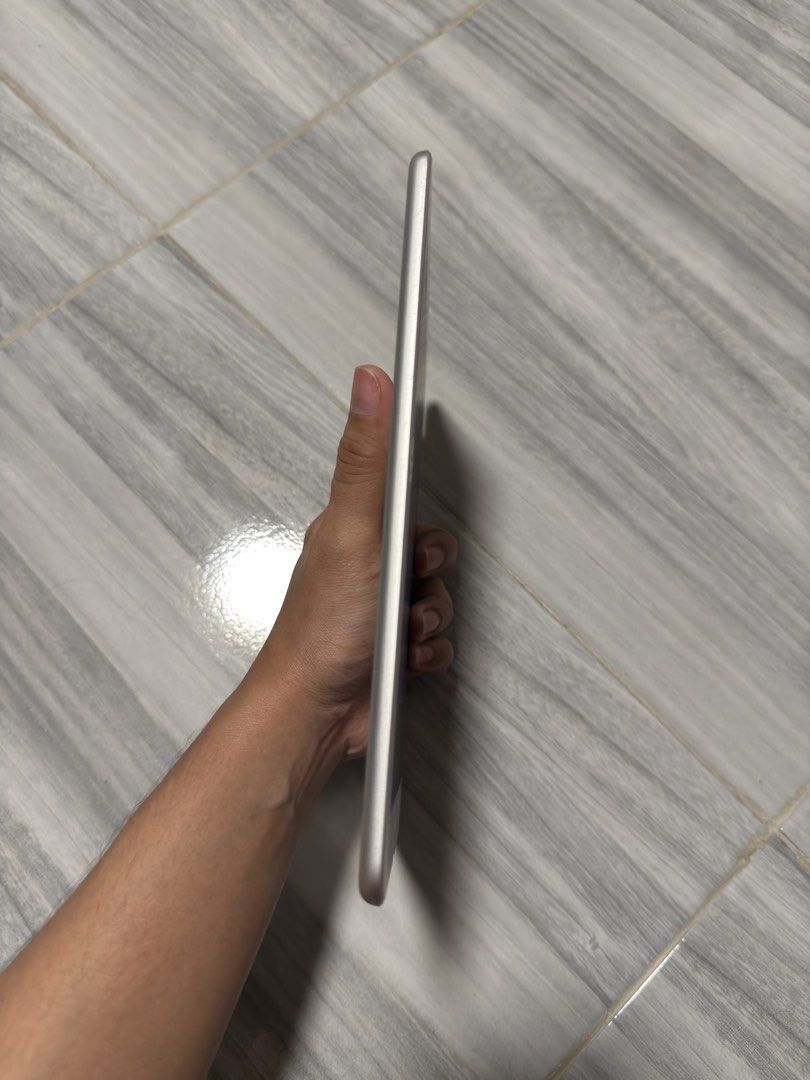 Ipad mini 5th gen + orig apple pencil (1st gen) (Category: iPad) located in Quezon City. Submitted by gooooodoffers (Listing ID 1466113921, Image 3). Description: Rose gold Only 1 flaw- 1 faint line sa screen (please see last 2 pics) No other flaws Batt health -95% based in settings analytics If there’s hairline scratches, barely noticeable naman, no dents. Lady-owned All working No face id issue No history of repair Price is negotiable Screen pr