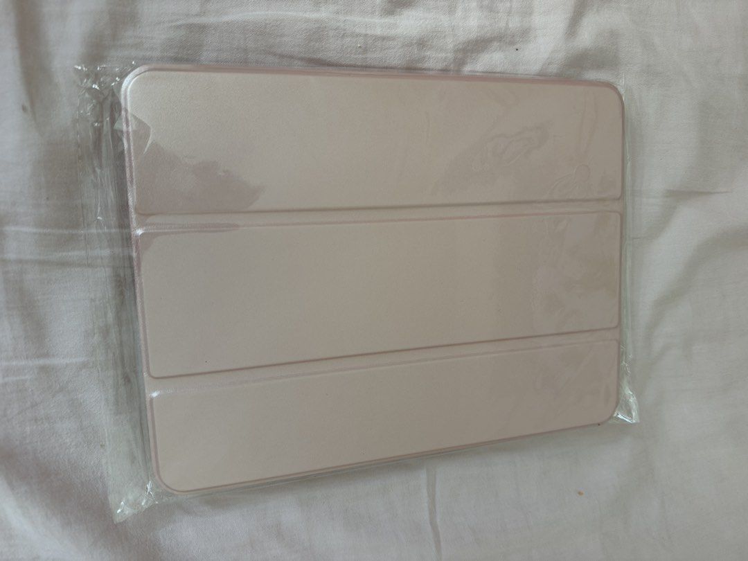 Ipad pro case （分類：手機套及手機殻）位於 Hong Kong。 由 loveydovey-hk 提交（商品編號 1466018545，圖片 2）。簡介： Compatible with ipad air 4 (10.9 inch) Ipad pro 2018/2020/2021 Fast deal preferred 。