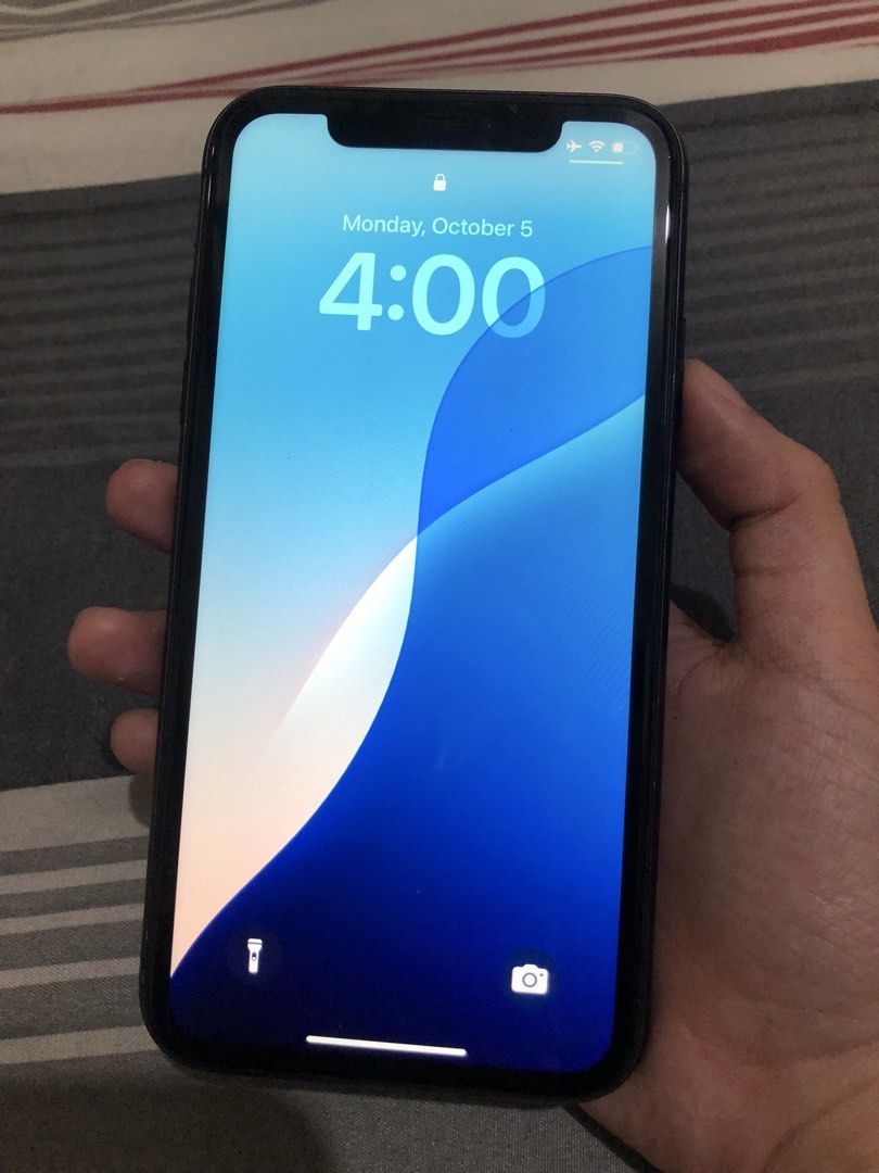 iPhone 11 (Category: iPhone 11 Series) located in Manila. Submitted by izukuchan_808 (Listing ID 1466034586, Image 2). Description: Iphone 11 128 gb No issues/never been opened/replaced good as new No sim restrictions Signs of usage sa camera part lang And from case sa back part (sees when reflected) 80 battery health Fixed.