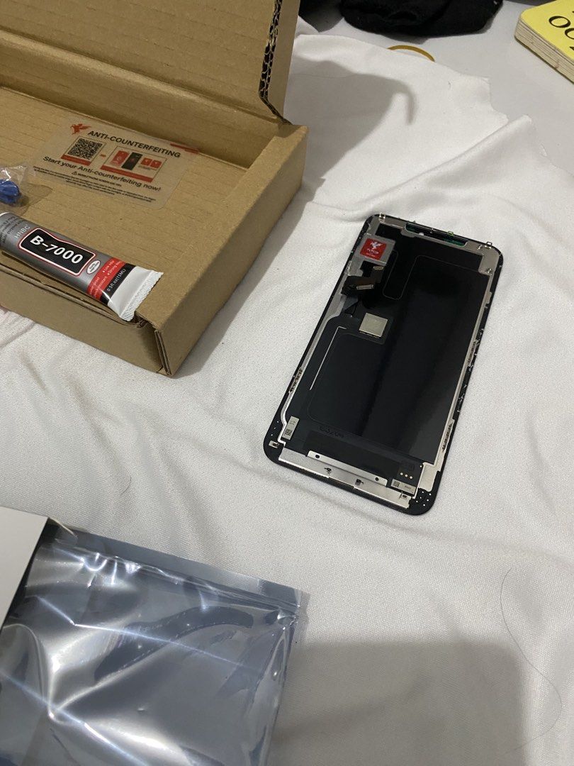 iphone 11 promax LCD (Category: Other Mobile & Gadget Accessories) located in Urdaneta. Submitted by warmfox-af5aa2 (Listing ID 1466104452, Image 3). Description: - Compatible Model: iPhone 11 Pro Max - Complete repair package including LCD display assembly, B-7000 glue, and opening tools - Comes in original service pack packaging - High quality replacement screen for broken or unresponsive displays RFS: Ordered wrong item Payment first via gcash