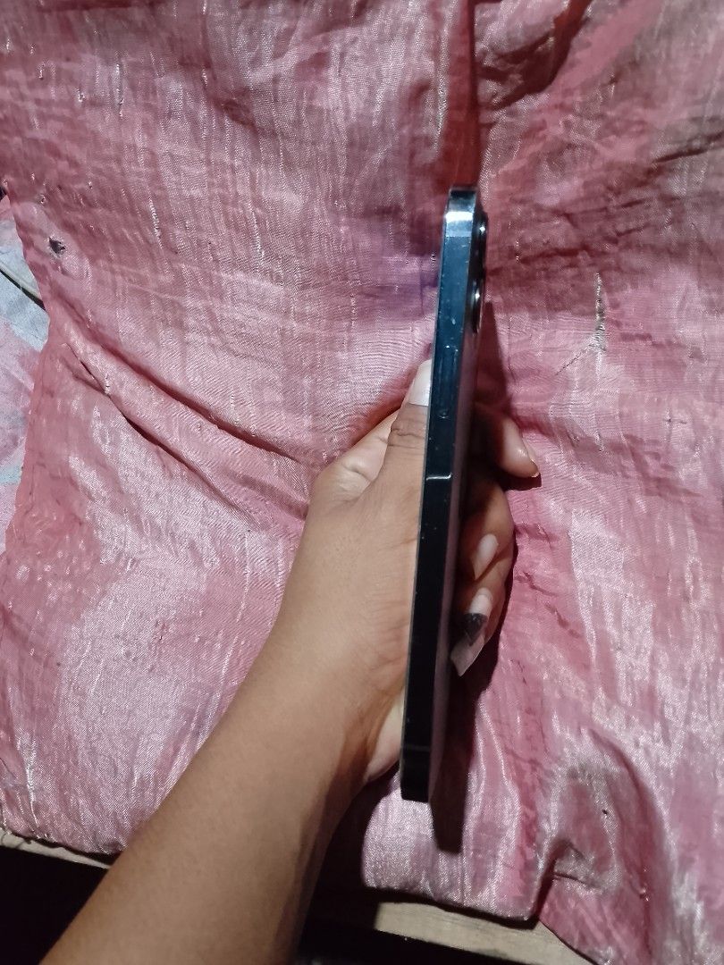 Iphone 12 Pro Max 256gb (Category: iPhone 12 Series) located in Bugasong. Submitted by diane1367 (Listing ID 1466124212, Image 3). Description: Iphone 12 Pro max 256 gb 🌸May Crack po siya sa screen pero smooth padin gamitin kahit sa ML. 🌸 Cameras front and back super linaw 🌸 everything is working at walang pinalitan sa phone 🌸may mga minors scratch sa gilid dahil sa case, makikita Naman po sa picture 🌸US Variant 🌸Yung phone po is nilagyan k