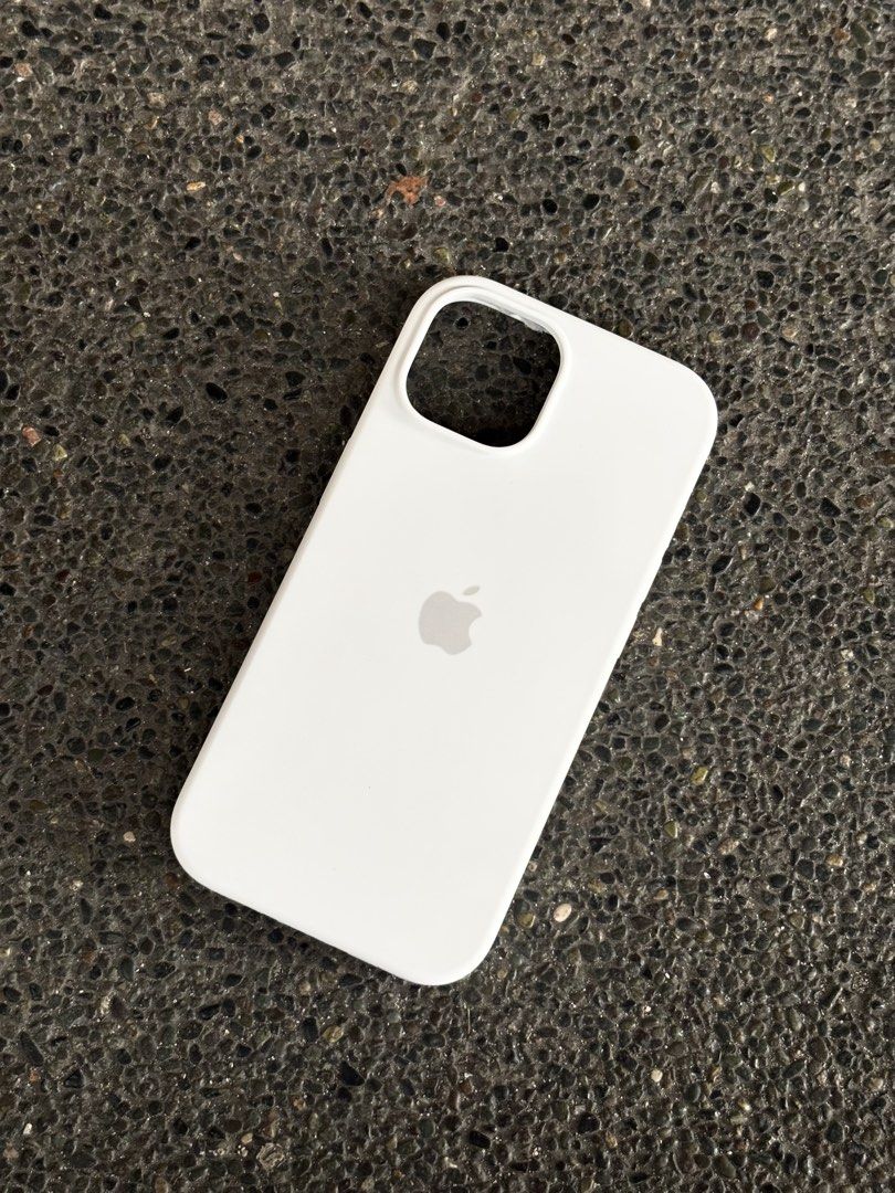 iPhone 15 Silicon Case (Category: Cases & Sleeves) located in Quezon City. Submitted by jeff.declutters (Listing ID 1465991172, Image 1). Description: iPhone 15 Case only ➜ Lightly used; minimal flaws ➜ Full covered sides.