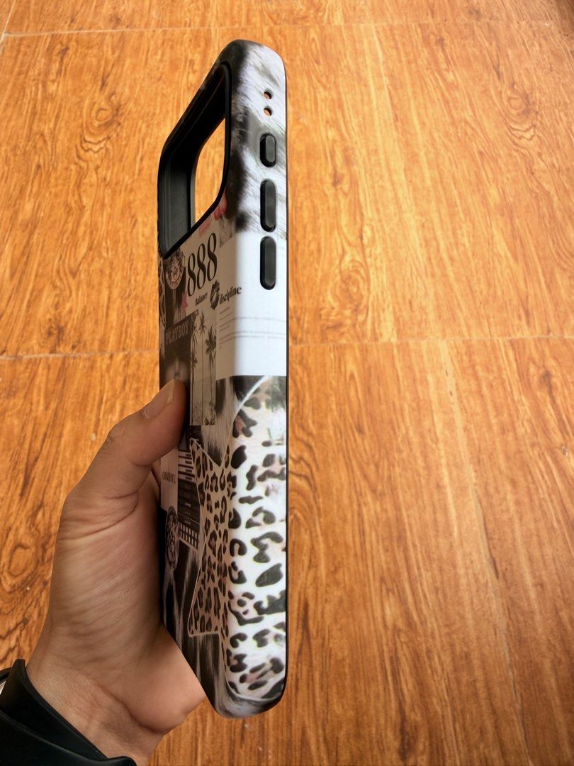 iPhone 17 Pro Max Case Black (Category: Cases & Sleeves) located in Taguig. Submitted by finds.market88 (Listing ID 1466044431, Image 2). Description: Matte Finish Bnew 📸 Actual item posted.