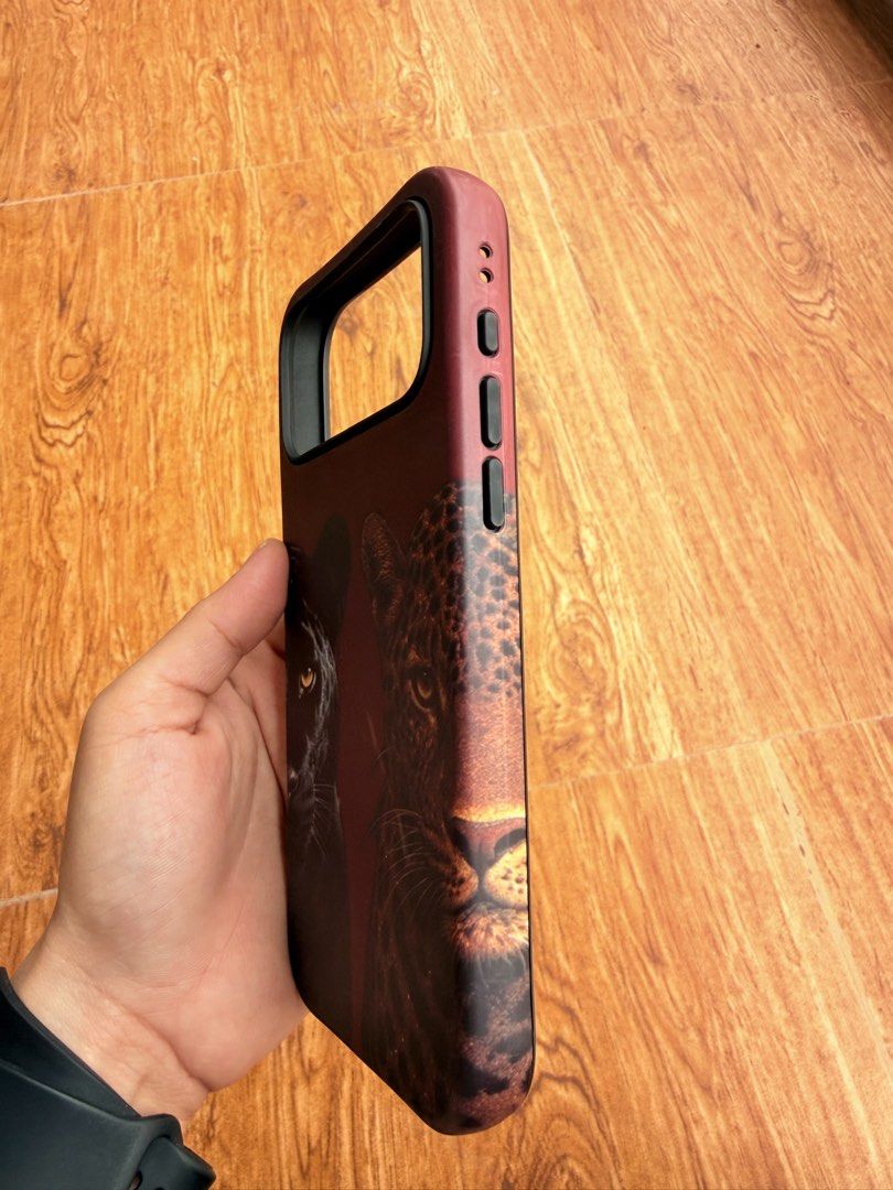 iPhone 17 Pro Max Case Vintage Red Leopard (Category: Cases & Sleeves) located in Taguig. Submitted by finds.market88 (Listing ID 1466043596, Image 2). Description: Matte finish Used once. Makikita sa picture san me tama. 📸 Actual item posted.