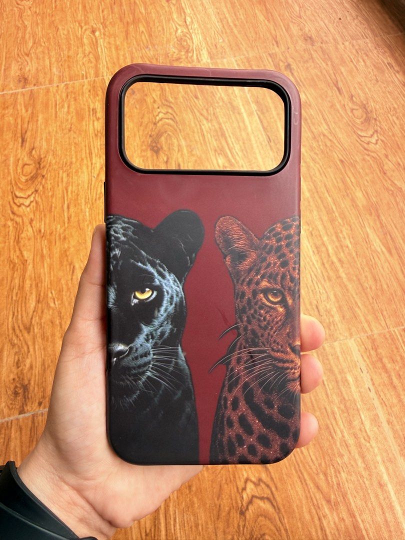 iPhone 17 Pro Max Case Vintage Red Leopard (Category: Cases & Sleeves) located in Taguig. Submitted by finds.market88 (Listing ID 1466043596, Image 1). Description: Matte finish Used once. Makikita sa picture san me tama. 📸 Actual item posted.