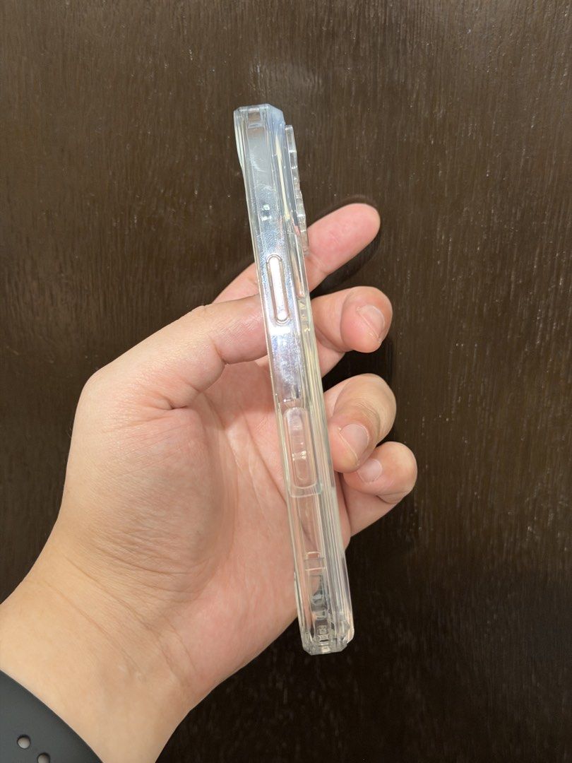 iPhone 17 Pro Ringke Card Case Magsafe Magnetic Clear Camera Button (Category: Cases & Sleeves) located in Quezon City. Submitted by dreeeeeeee (Listing ID 1466018033, Image 3). Description: * for iPhone 17 Pro only (NOT Max) * With camera protector/cover * Fits 1 card * Magsafe charging compatible (just remove the card) * Very slight yellowing * Near LRT 2 Gilmore Station (condo lobby) po for Lalamove, Grab, or pickup.