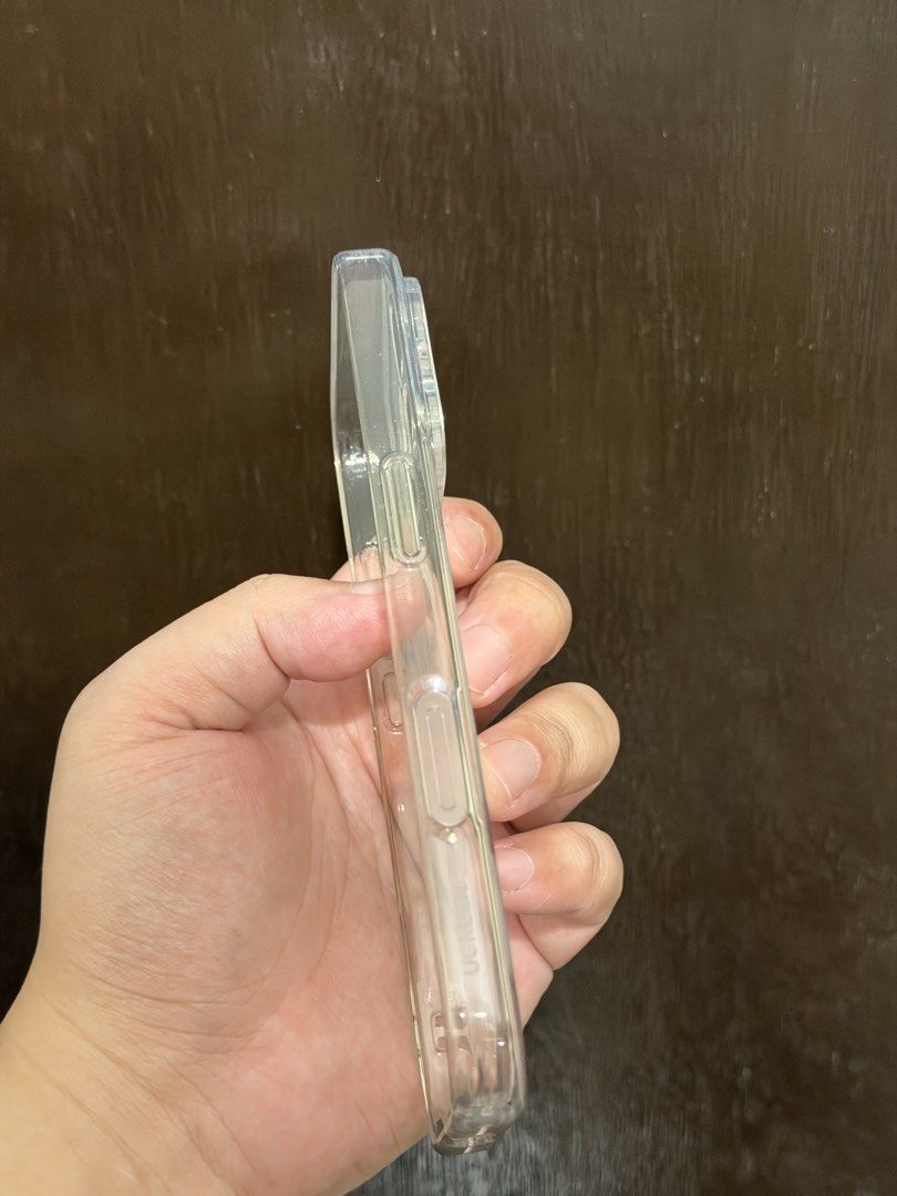 iPhone 17 Pro Ugreen Clear Magnetic MagSafe Case with Camera Cover (Category: Cases & Sleeves) located in Quezon City. Submitted by dreeeeeeee (Listing ID 1466019624, Image 3). Description: * For iPhone 17 Pro (NOT Max) * With slight yellowing * Near LRT 2 Gilmore Station (condo lobby) po for Lalamove, Grab, or pickup.