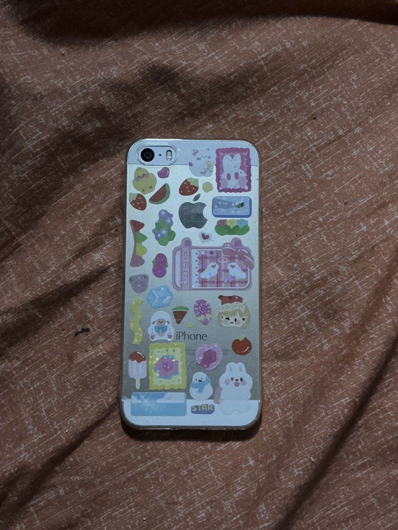 iphone 5s in gold (Category: Early Generation Mobile Phones) located in Pasig City. Submitted by cookiekrumbl (Listing ID 1465762692, Image 2). Description: - icloud & fingerprint working - only issue is the little crack on the bottom left (as seen in the picture) - good for digi cam like pics (swipe for sample photos) - free clear case - 16gb - ask for a video / demo of it working only letting it go because my cat needs emergency funds dm for qu
