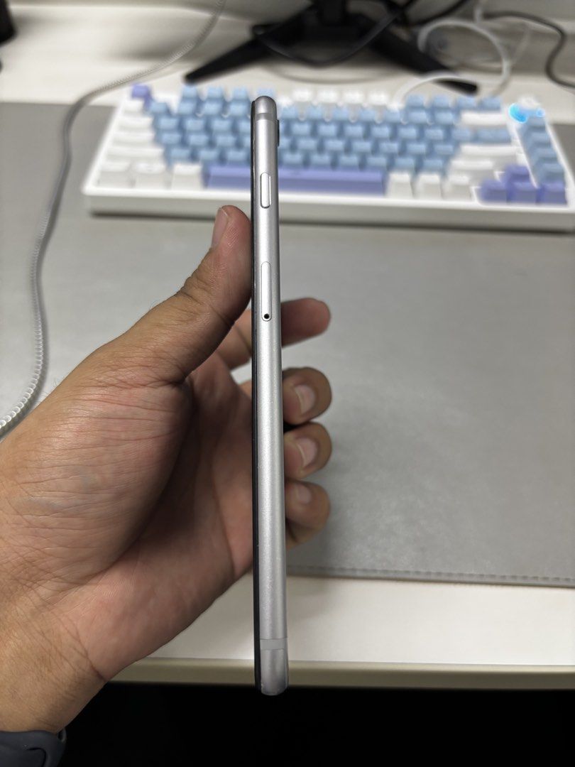 iPhone 6 Plus (Space Gray - 16 GB) (Category: iPhone 6 Series) located in Quezon City. Submitted by maxymaaaax (Listing ID 1466004447, Image 3). Description: iPhone 6 Plus (Space Gray - 16 GB) Nabili ko lang rin dito. May dents on the side but doesn’t really affect the performance of the phone. Goods s’ya for spare phone, naging reliable naman for me. Kahit anong sim pwede. Inclusion: - phone itself - chord - 1 phone case Issue: - Medyo mas mabil