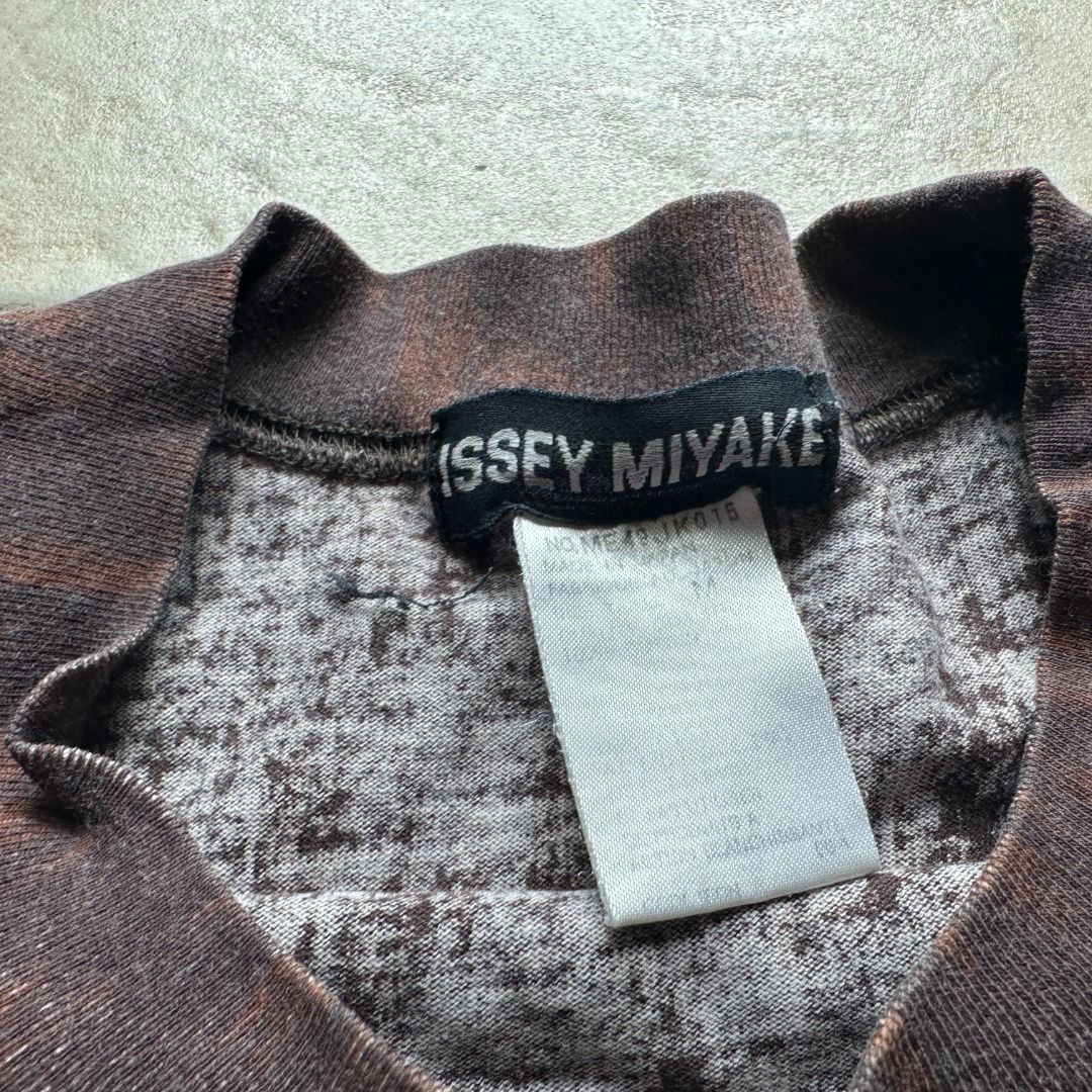 ISSEY MIYAKI Abstract Pattern Long-sleeve Shirt (Category: Longsleeves) located in Mandaluyong City. Submitted by yohjivangarcons (Listing ID 1466082776, Image 2). Description: .
