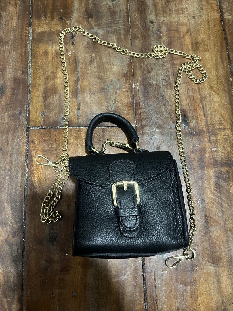Italian Leather Mini Handbag / Shoulder Bag (Category: Purses & Pouches) located in Bulacan. Submitted by _chesterbagro (Listing ID 1466126518, Image 3). Description: Unbranded genuine leather mini handbag, bought by my aunt in Italy 🇮🇹.