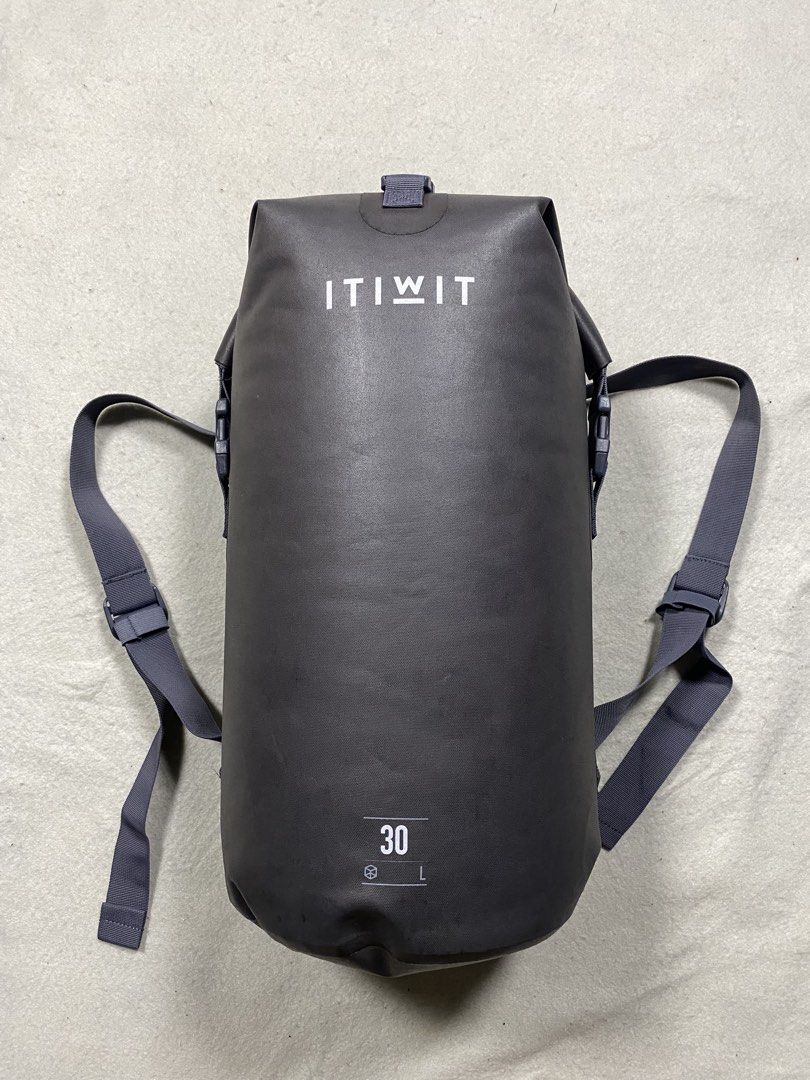 Itiwit outdoor Backpack (Category: Backpacks) located in Dasmarinas. Submitted by ridgeridethrift (Listing ID 1466133560, Image 1). Description: Very good condition Issue : black stain.