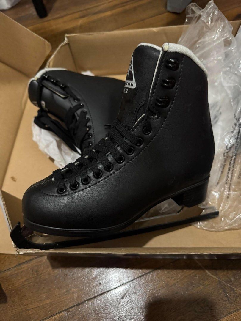 Jackson 550 (Category: Other Sports Equipment and Supplies) located in Taytay. Submitted by allluxbymaureenreyes7 (Listing ID 1466081689, Image 1). Description: Jackson 550 Preloved/2nd hand Good for beginners Size 2 8-10 yo.