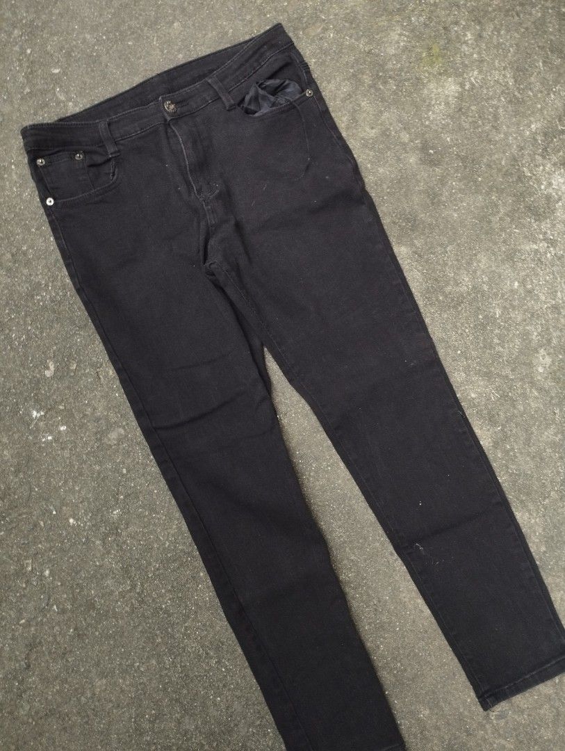 Jag Black Jeans (Category: Jeans) located in Manila. Submitted by neil_sellingaccount (Listing ID 1466076137, Image 2). Description: 28-30 waist 35 length 10 tigh 5.5 leghole good condition no issue.