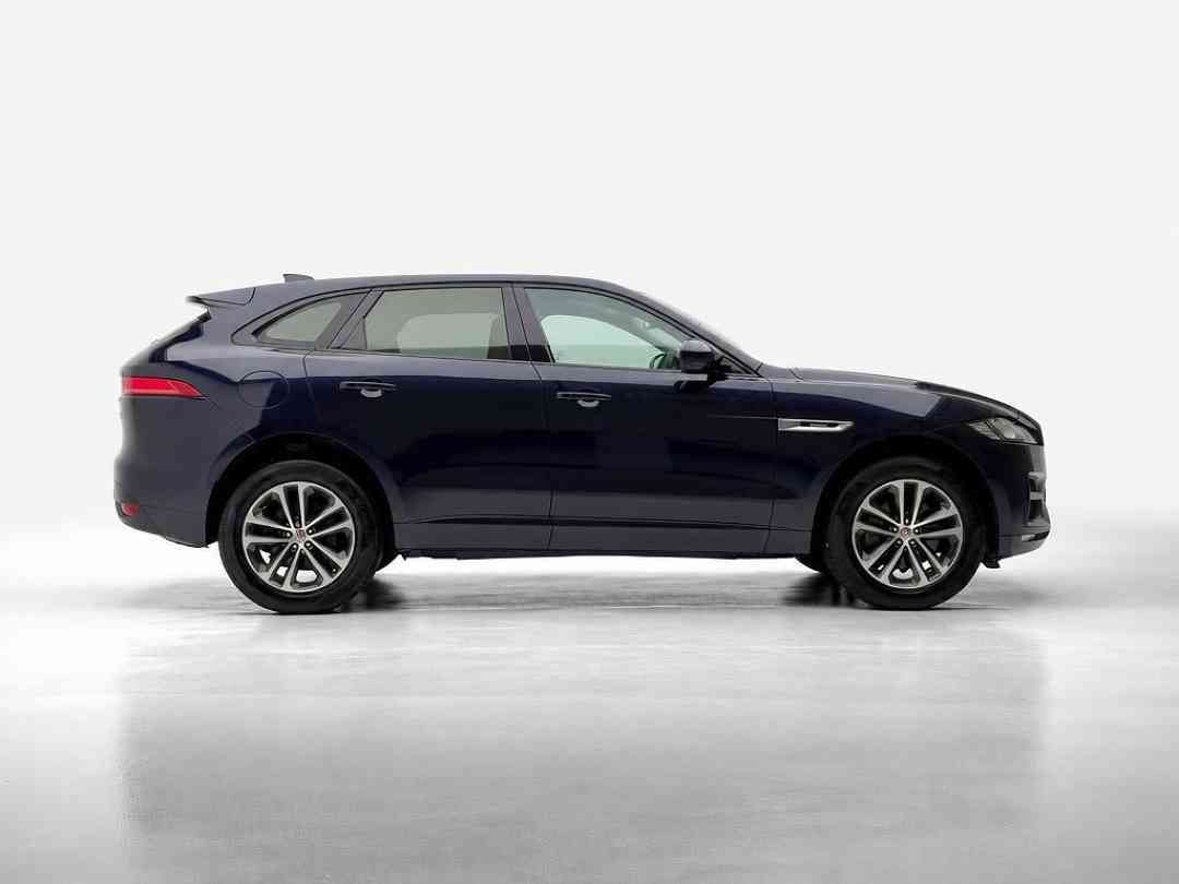 Jaguar F-PACE 3.0A V6 Supercharged R-Sport (Category: Used Cars) located in Singapore. Submitted by vincar_pre-owned (Listing ID 1465968472, Image 2). Description: Rare 3.0 R-Sport variant! Not your usual SUV, powerful and engaging drive on demand! Spacious and comfortable interior for any occasion! Contact us today to arrange a viewing for this unit at the v1ncar pre-owned showroom now! Accessories: Auto headlamps, Bluetooth, Panoramic glass roo