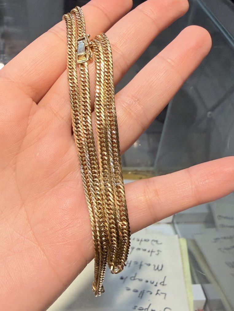 Japan Gold Necklace Barbada Solid 20” (Category: Necklaces) located in Santiago. Submitted by dobongsoon (Listing ID 1466136635, Image 1). Description: - Style: Classic curb link chain - Color: Gold-tone - Length: Standard (sits right below the collarbone) - Closure: Secure box clasp - Versatility: Perfect for everyday wear or dressing up 20” triple lock 19.90 grams meet up : Isabela / SM BF .