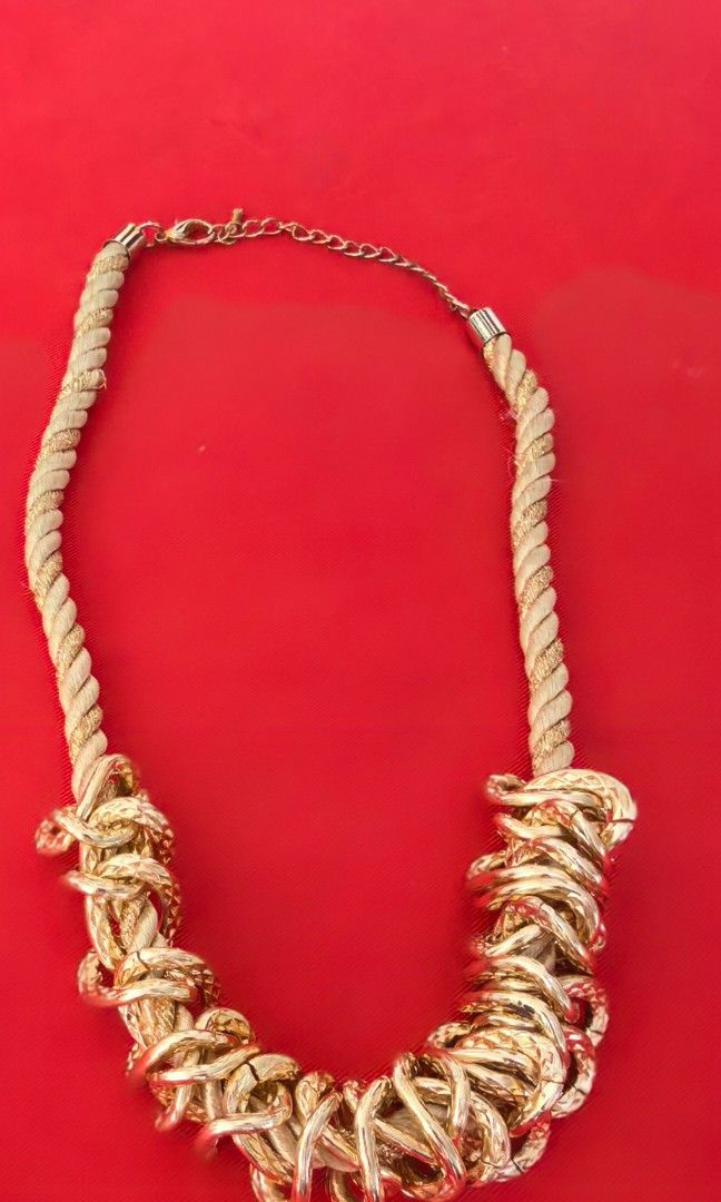 Japan statement necklace (Category: Necklaces) located in Tuguegarao City. Submitted by zenphoenix-7ad615 (Listing ID 1466022162, Image 2). Description: Japan statement necklace Light weight.